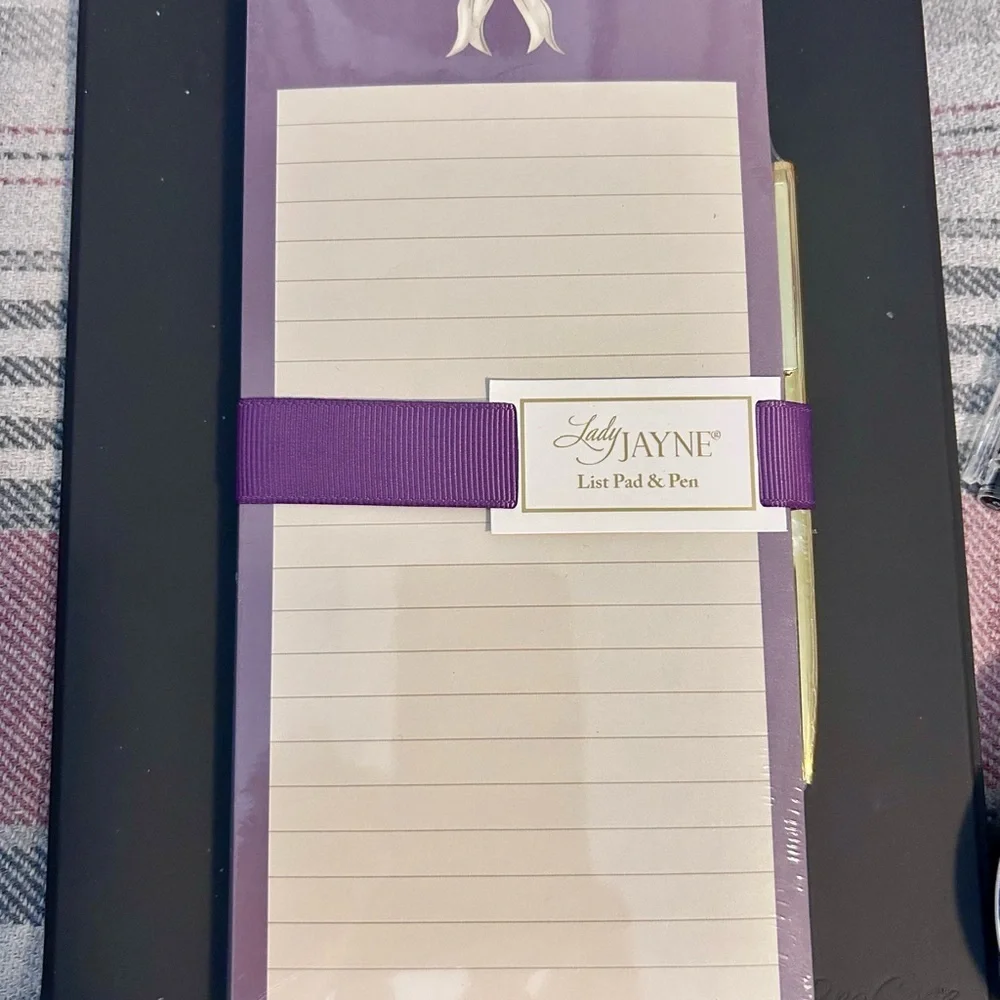 NWT Lady Jayne Magnetic List Pad & Pen Set